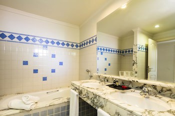 Bluebay Beach Club Aparthotel