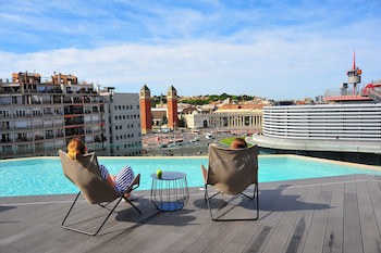 B-Hotel