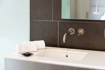 B-Hotel