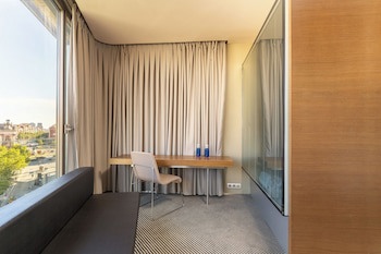 B-Hotel