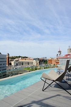 B-Hotel