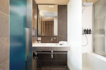 B-Hotel