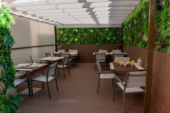 Dinya Lisbon Hotel