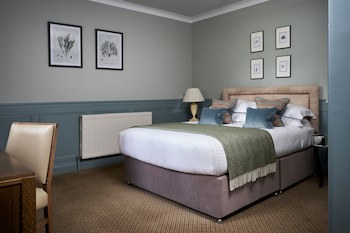 Careys Manor & Senspa