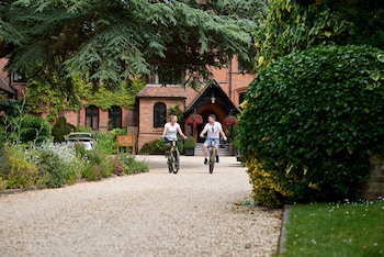 Careys Manor & Senspa