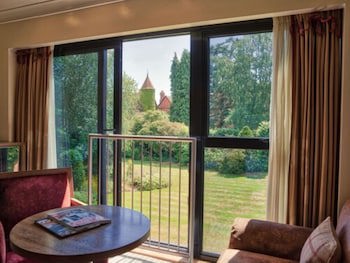 Careys Manor & Senspa