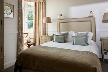 Careys Manor & Senspa