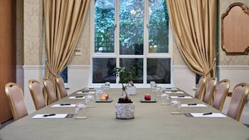 Careys Manor & Senspa