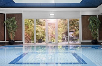 Careys Manor & Senspa