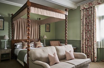 Careys Manor & Senspa