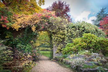 Careys Manor & Senspa