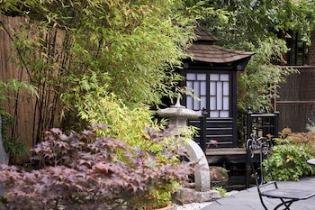 Careys Manor & Senspa