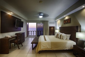 Costa Sur Resort & Spa