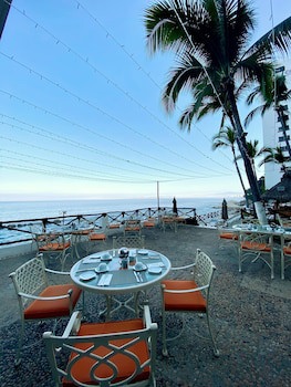 Costa Sur Resort & Spa