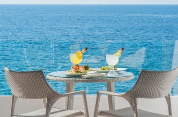 Costa Sur Resort & Spa