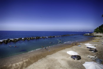 Costa Sur Resort & Spa