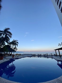 Costa Sur Resort & Spa