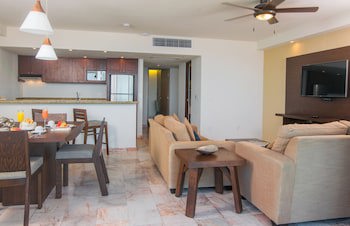 Costa Sur Resort & Spa