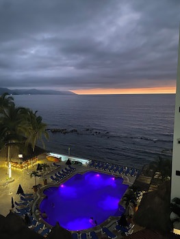 Costa Sur Resort & Spa