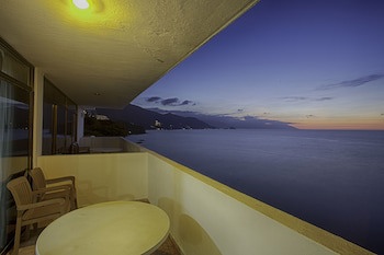 Costa Sur Resort & Spa