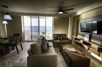 Costa Sur Resort & Spa