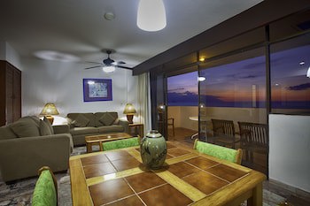 Costa Sur Resort & Spa