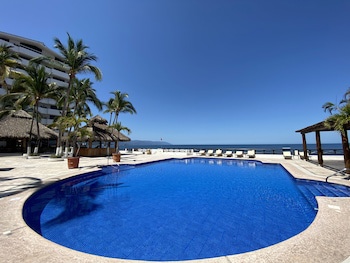 Costa Sur Resort & Spa