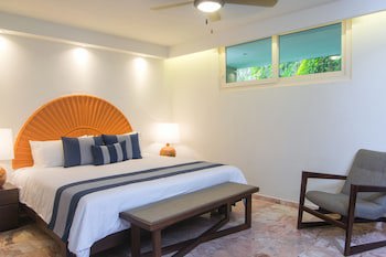 Costa Sur Resort & Spa