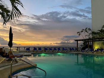 Costa Sur Resort & Spa