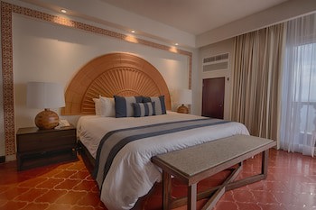 Costa Sur Resort & Spa