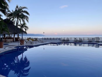 Costa Sur Resort & Spa
