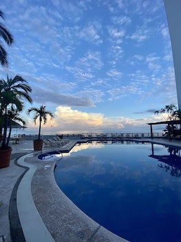 Costa Sur Resort & Spa