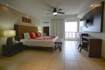 Costa Sur Resort & Spa