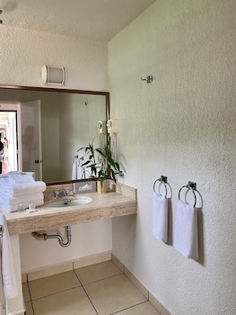 Costa Sur Resort & Spa