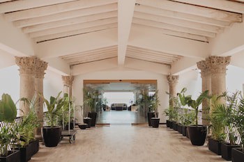 Costa Sur Resort & Spa