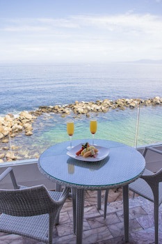 Costa Sur Resort & Spa