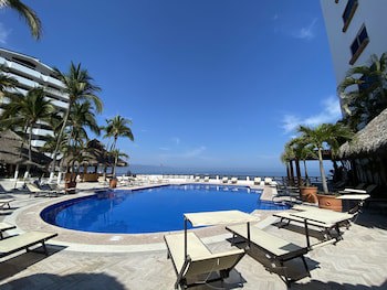 Costa Sur Resort & Spa