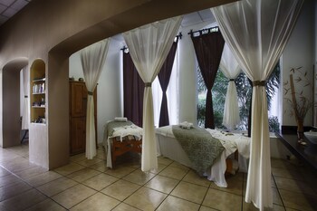 Costa Sur Resort & Spa