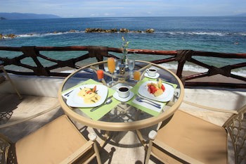 Costa Sur Resort & Spa