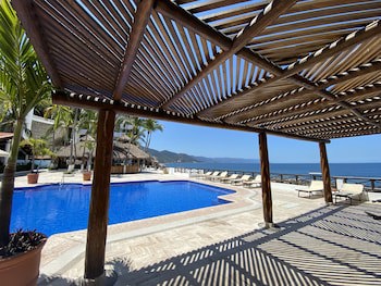 Costa Sur Resort & Spa