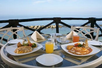 Costa Sur Resort & Spa