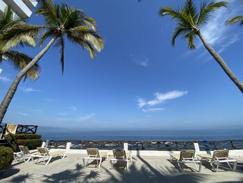 Costa Sur Resort & Spa