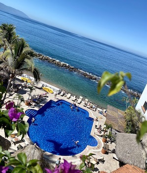 Costa Sur Resort & Spa
