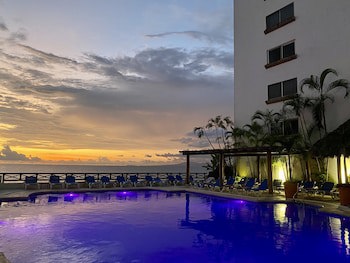Costa Sur Resort & Spa