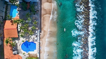 Costa Sur Resort & Spa