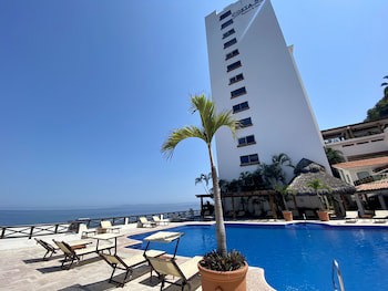 Costa Sur Resort & Spa