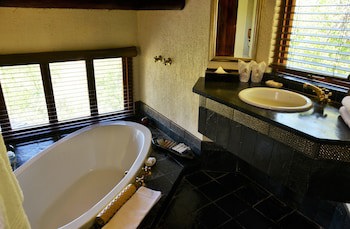 Tshukudu Bush Lodge