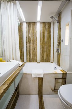Hotel Bawa Continental