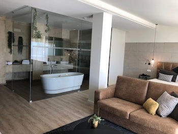 Ap Maria Nova Lounge - Adults Friendly
