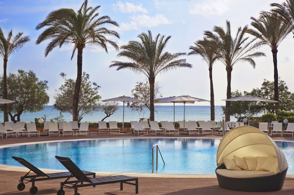 HM Tropical Hotel